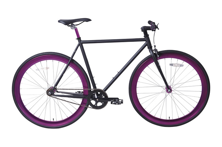 700c Fast Gear Bike Producent introducerer forholdsreglerne for at køre på en cykel